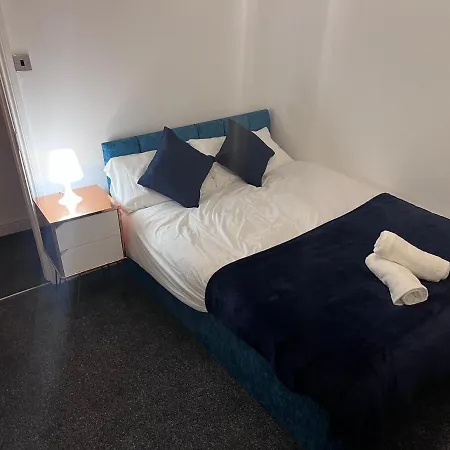 Central 4 Bedroom House In The Heart Of Birmingham City With Free Parking, And Sleeps Up To 8! Exterior photo