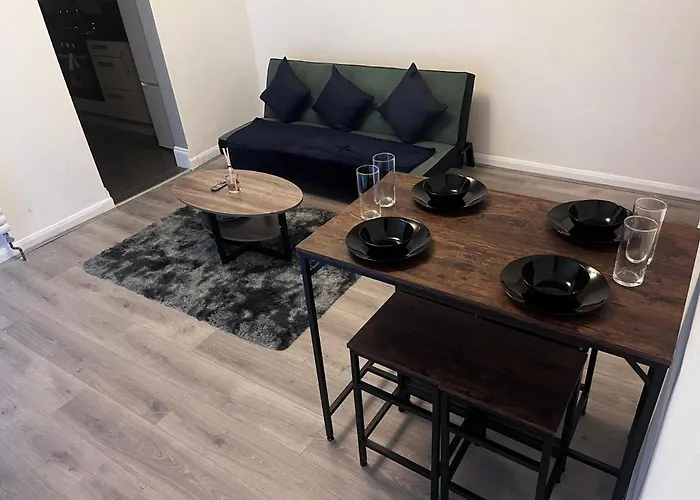 Central 4 Bedroom House In The Heart Of Birmingham City With Free Parking, And Sleeps Up To 8!
