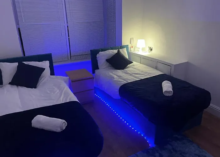Central 4 Bedroom House In The Heart Of Birmingham City With Free Parking, And Sleeps Up To 8!