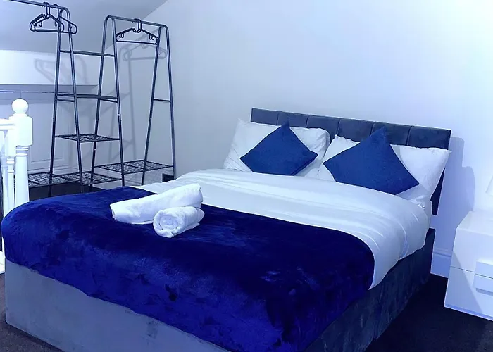Central 4 Bedroom House In The Heart Of Birmingham City With Free Parking, And Sleeps Up To 8!