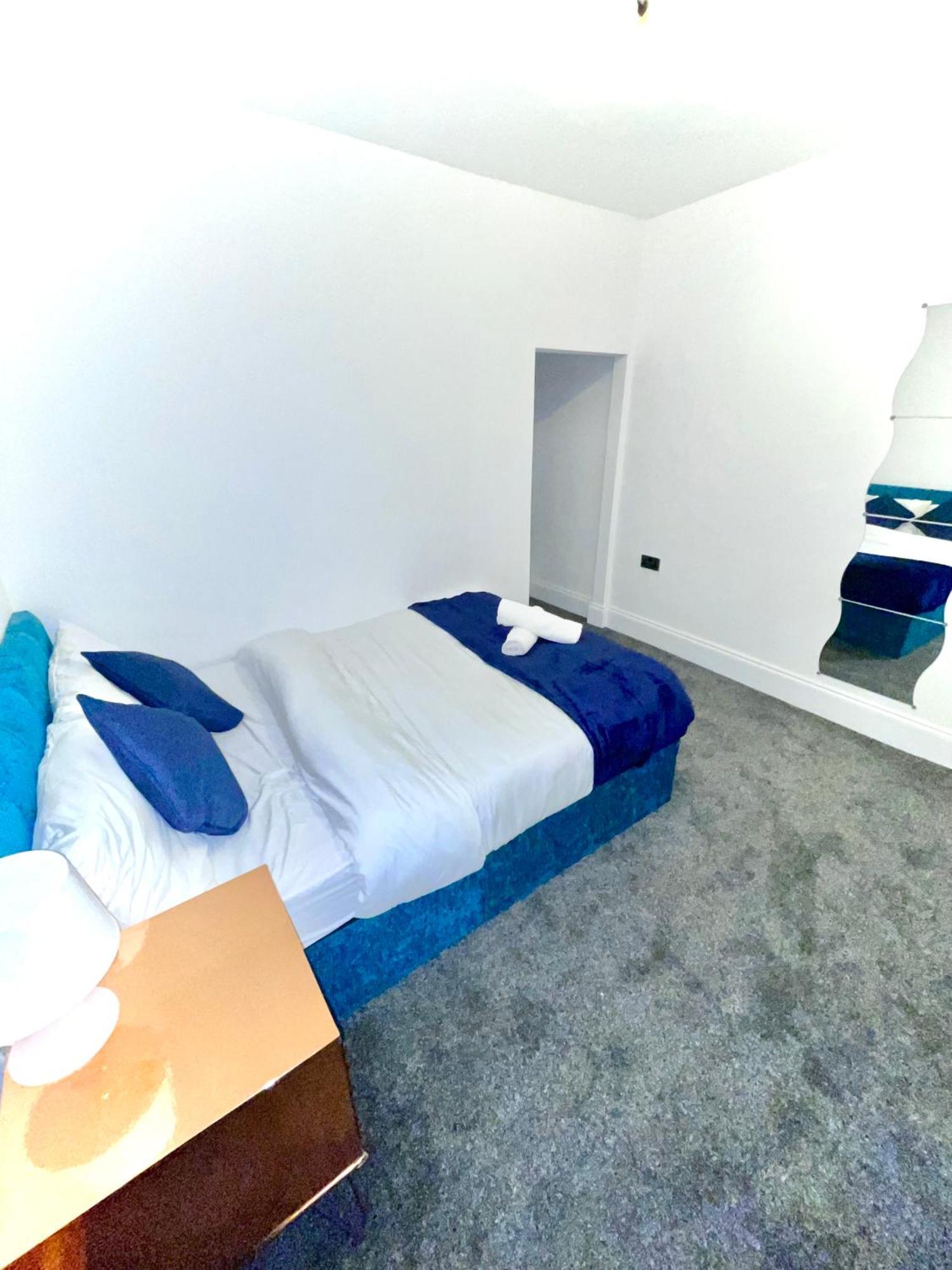 4 Bedroom House In The Heart Of With Free Parking, And Sleeps Up To 8! Apartment Birmingham